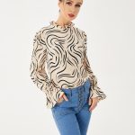 Ladies Graphic Casual Balloon Sleeve Shirt - Image 2