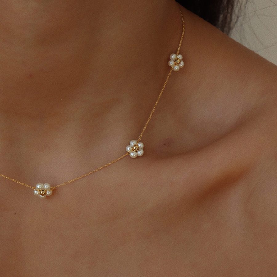 Simple Pearls Flower Necklace - Image 3
