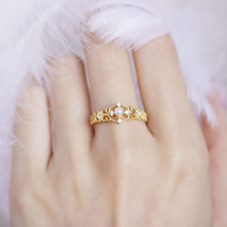 Women's Gold-plated Antique Hollow Ring - Image 2